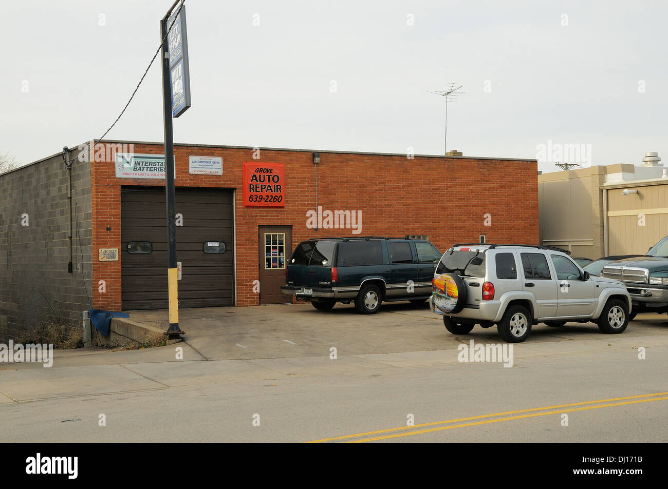 Small Town Auto >> Small Town American Auto Repair Shop Stock Photo 62722391 Small Town Auto >> Small Town American Auto Repair Shop Stock Photo 62722391