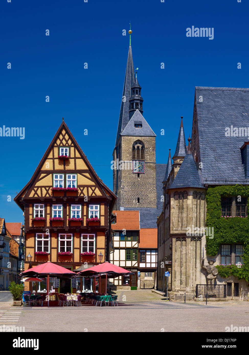 Marketplace with City Hall and St. Benedictine Church, Hoken gastronomy, Quedlinburg, Saxony-Anhalt, Germany Stock Photo
