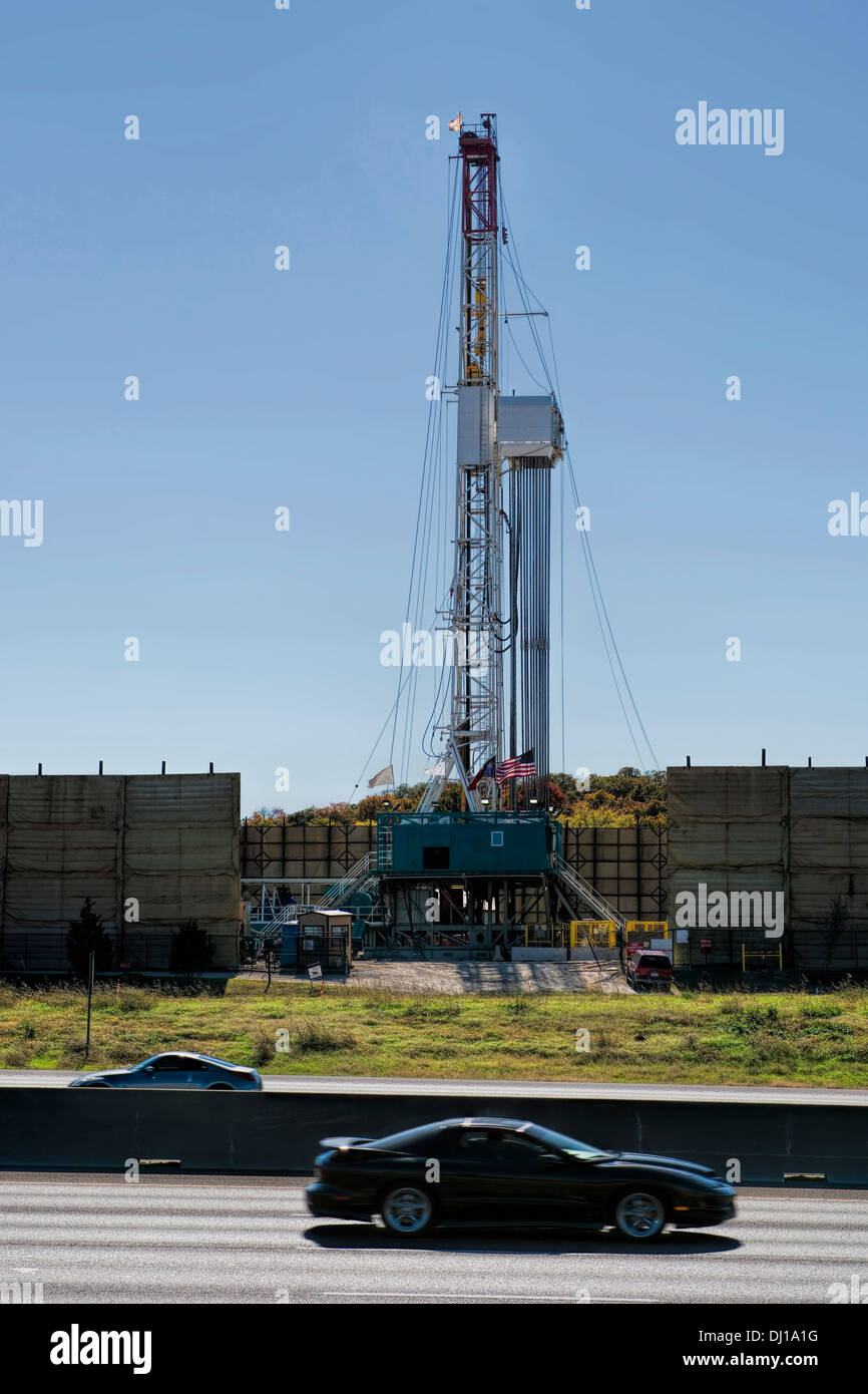 Drilling oil rig hi-res stock photography and images - Alamy
