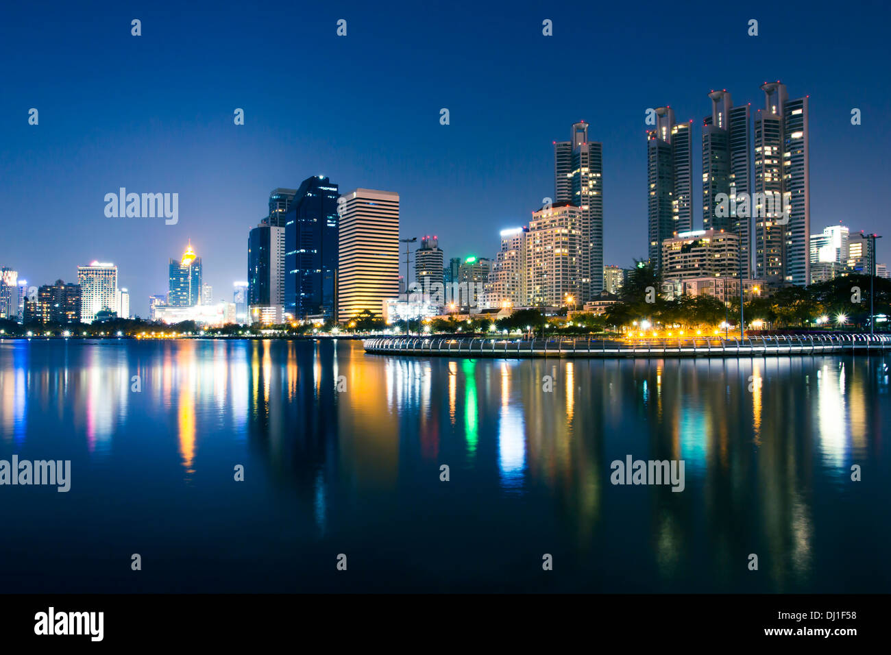 Metropolis towers hi-res stock photography and images - Alamy