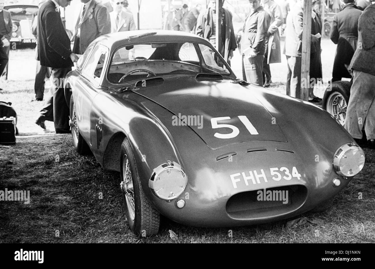 1st Handicap Sports race, Paul Emery's Emeryson Jaguar in the pits at Goodwood, England Easter 19th April 1954. Stock Photo