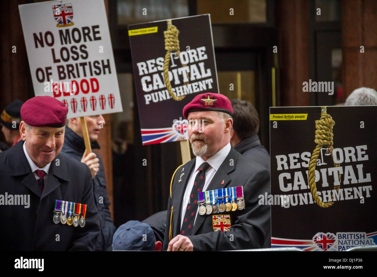 Veterans and serving soldiers stand in the crowds to show support for murdered soldier Lee Rigby outside Old Bailey court in Lon Stock Photo