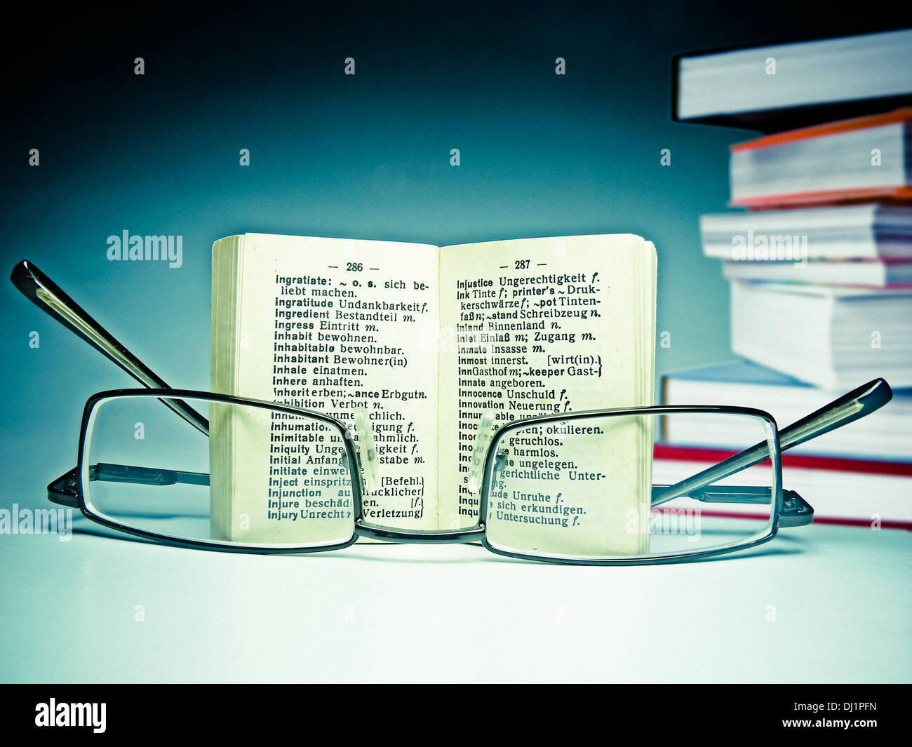 Open english german dictionary hi-res stock photography and images - Alamy
