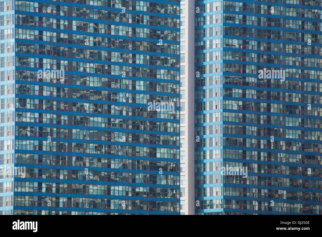 Glass covered buildings hi-res stock photography and images - Alamy