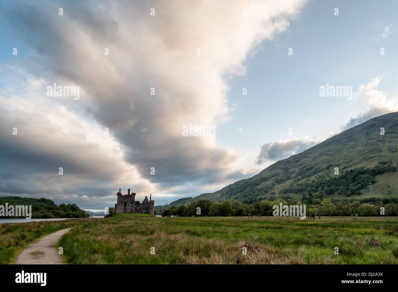 Kilchurn Castle Ruins In Scotland Stock Photo Alamy kilchurn-castle-ruins-in-scotland-stock-photo-alamy