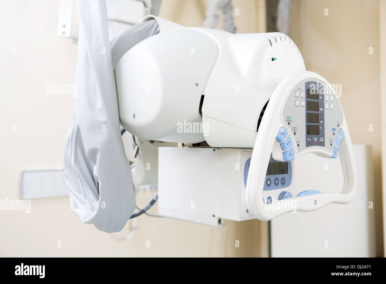 Xray tech hires stock photography and images Alamy