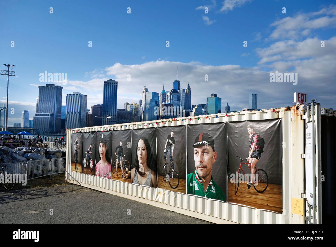 Brooklyn bridge park fence east hi-res stock photography and images - Alamy