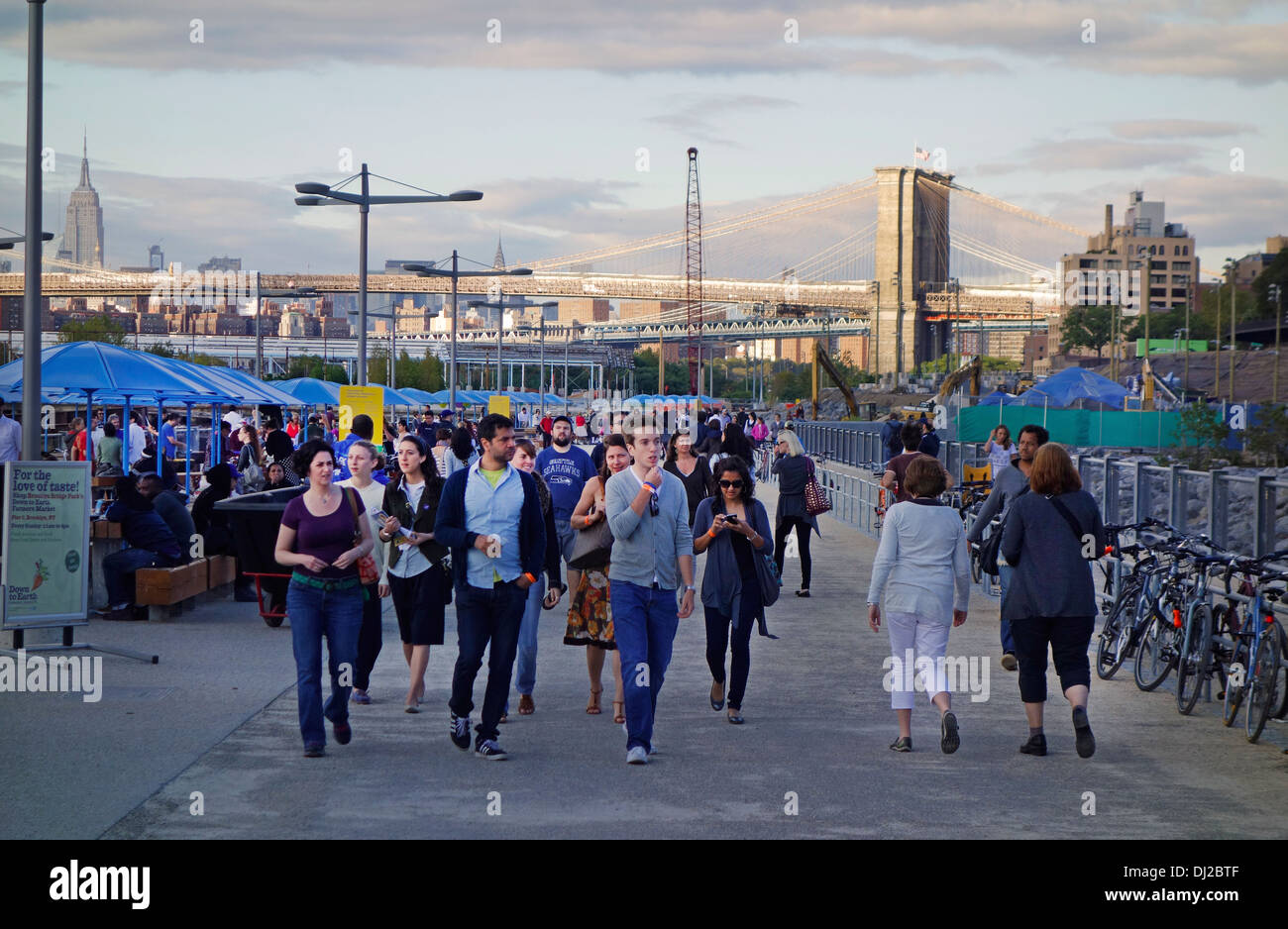 Brooklyn bridge park picnic hires stock photography and images Alamy
