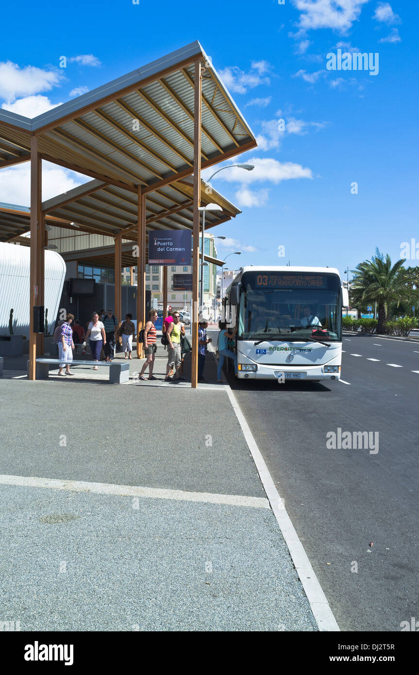 dh bus station ARRECIFE LANZAROTE People queuing Arrecife town bus station single decker bus stop terminal Stock Photo