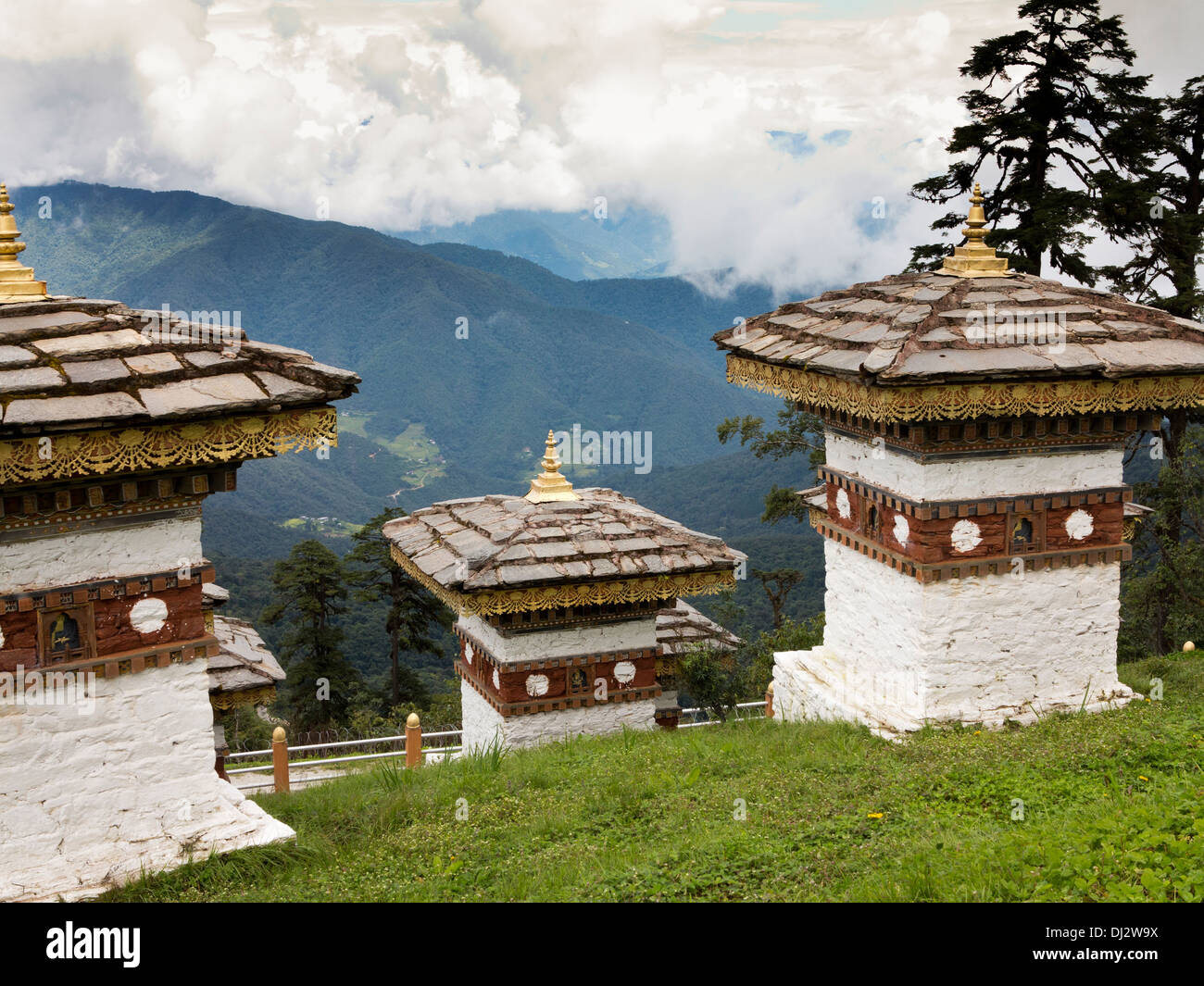 Bhutan, Dochu La pass, 108 Chortens built in memorial to Bhutanese soldiers killed expelling Assamese separatists Stock Photo