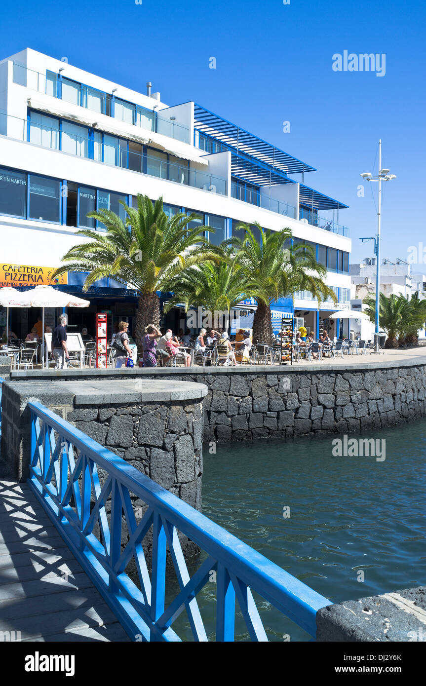 dh Calle Ribera del Charco ARRECIFE LANZAROTE Tourist sitting outdoor