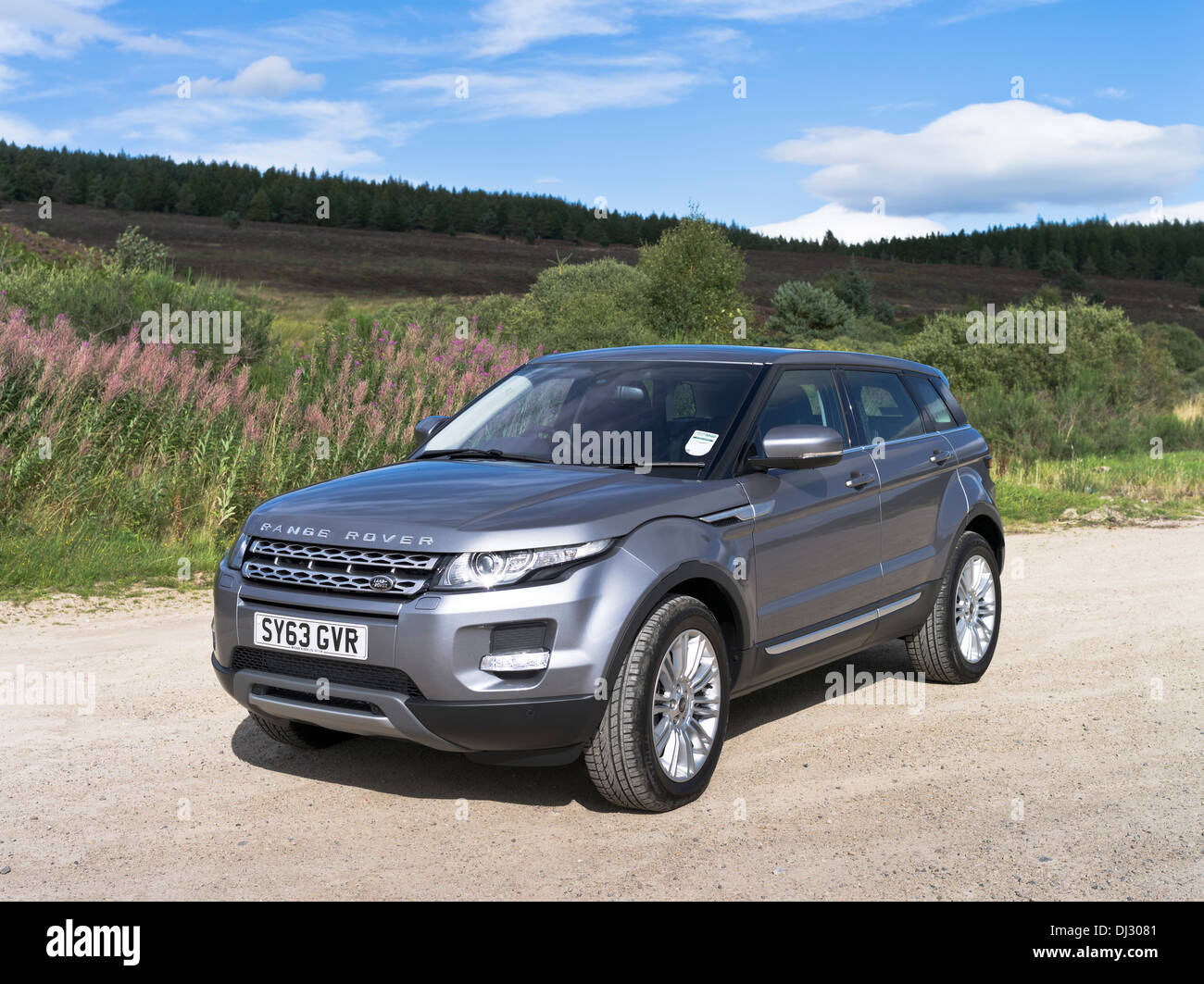 dh Range Rover LAND ROVER UK landrover evoque prestige 2.2 orkney grey suv uk driving scotland car 4x4 countryside Stock Photo