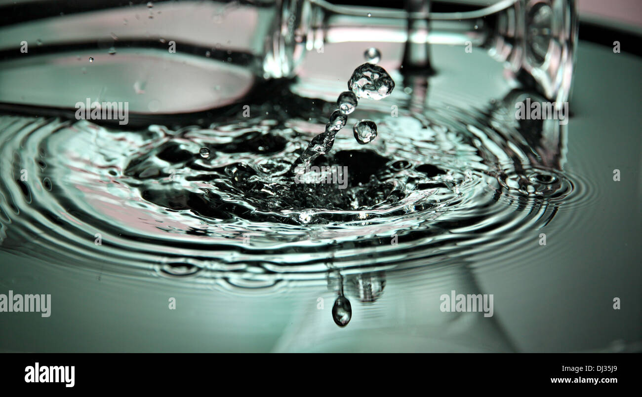 Closeup Pictures Pour water into the basin and see water droplets is