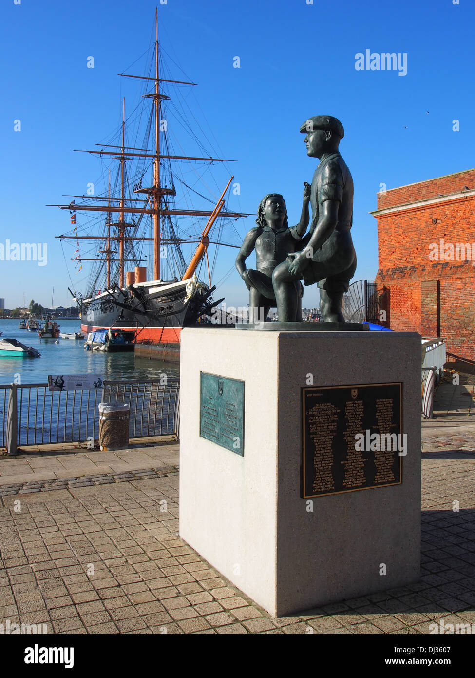 The Mudlarks Statue with HMS warrior in the background on the Hard, Portsmouth, England Stock Photo