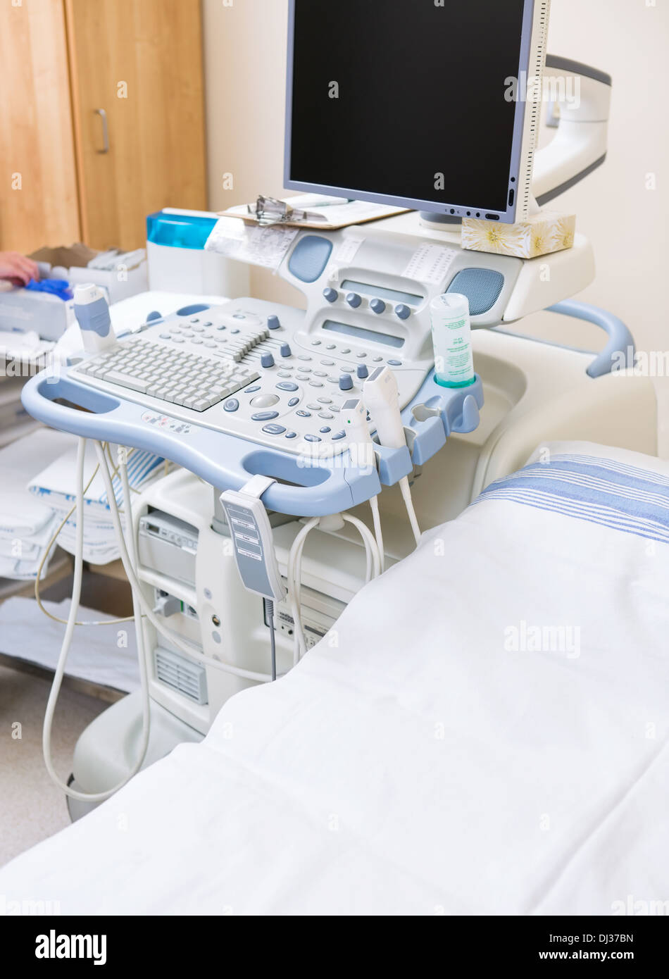 Ultrasound equipment hi-res stock photography and images - Alamy