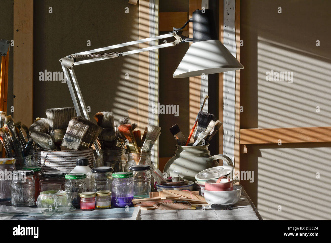 Artist Working Table Artist work table hi-res stock photography and images - Alamy