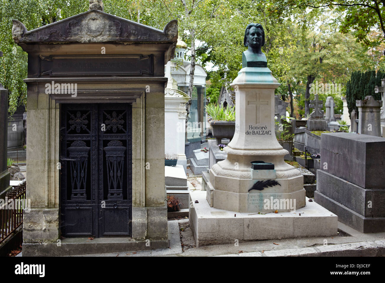 Honoré de Balzac grave in Paris Stock Photo