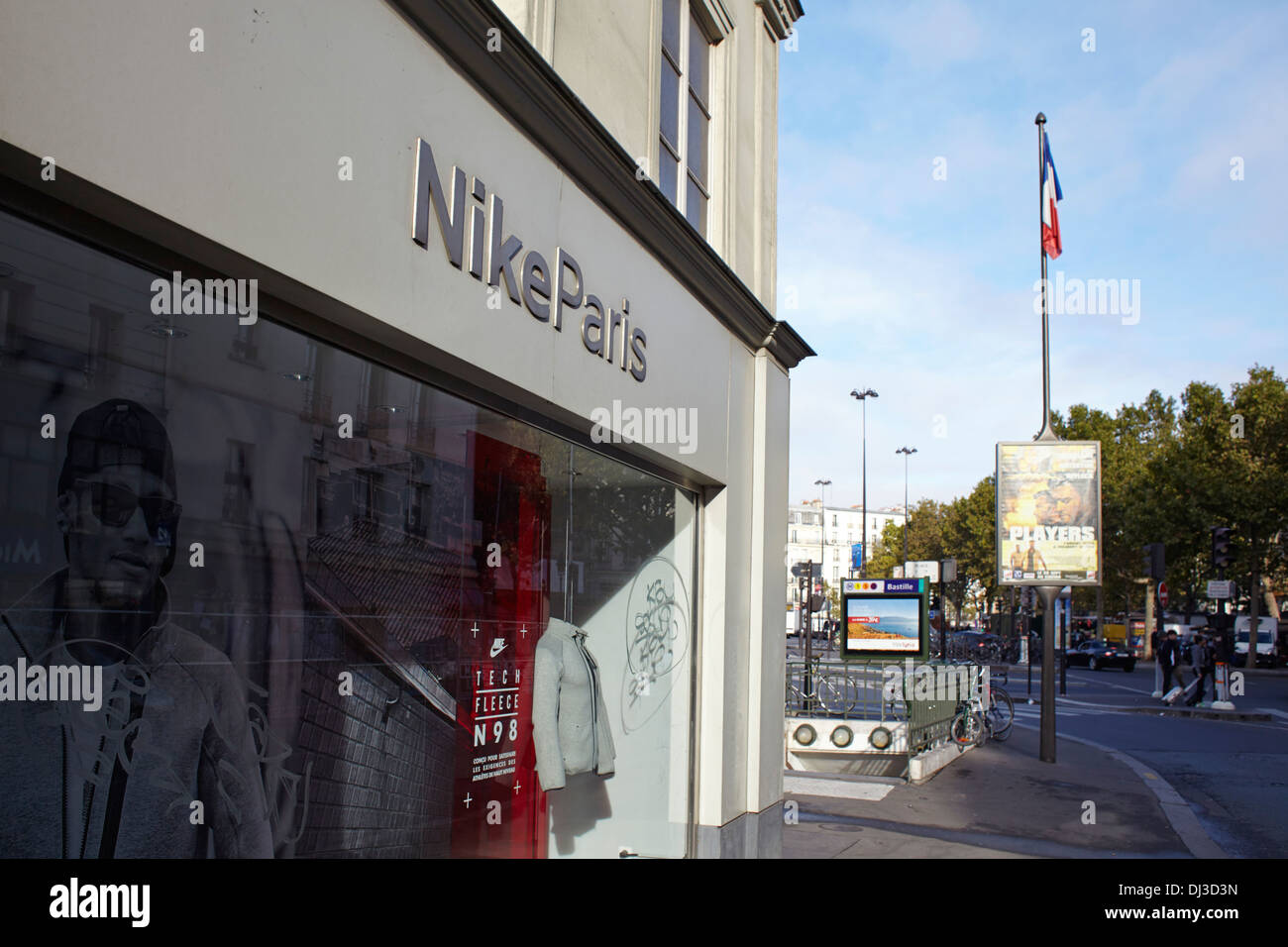 Nike shop hi-res stock photography and images - Alamy