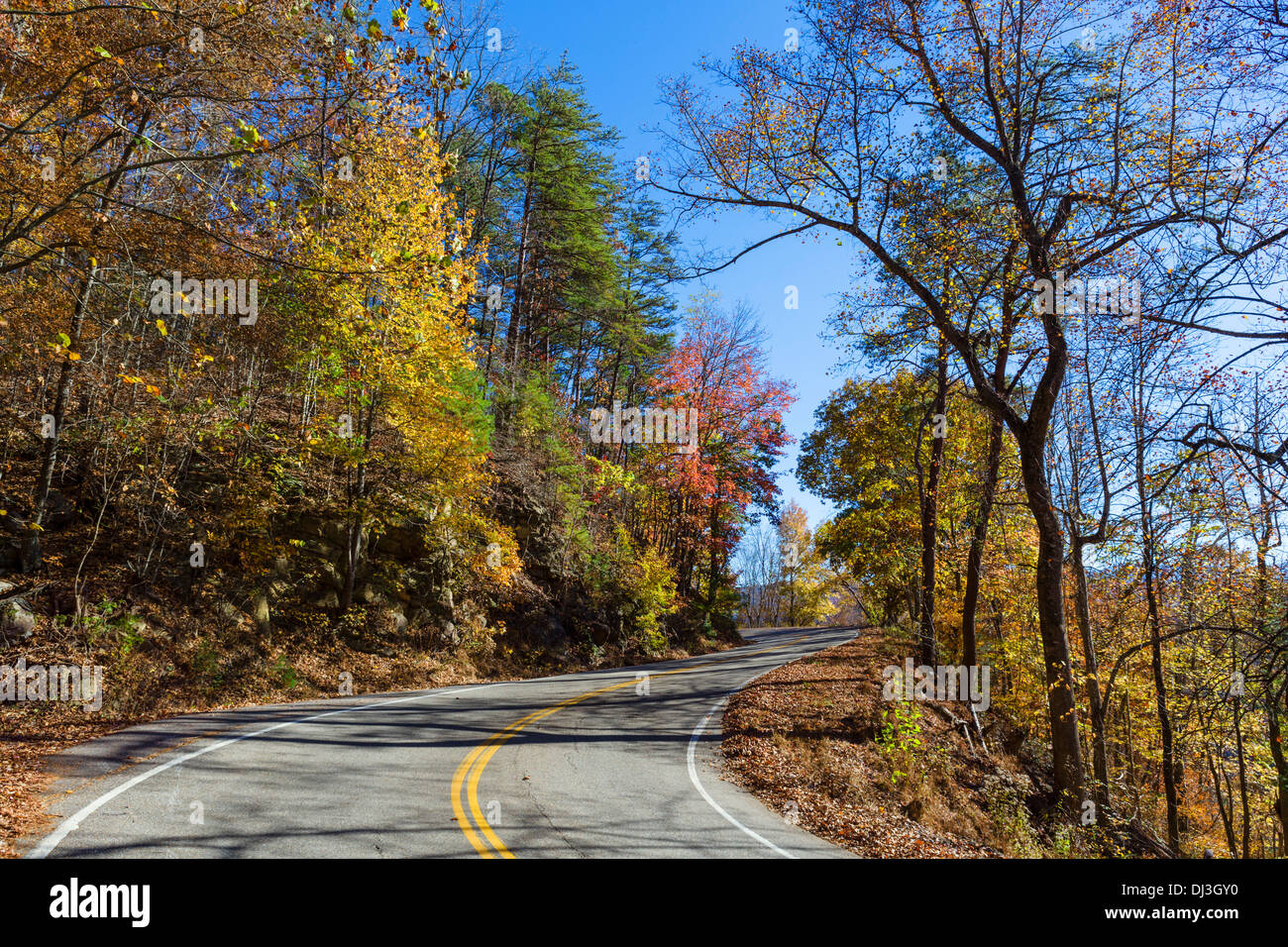 Tail of the Dragon road, US 129 at Deals Gap just south of Great Smoky Mountains National Park, Tennessee, USA Stock Photo