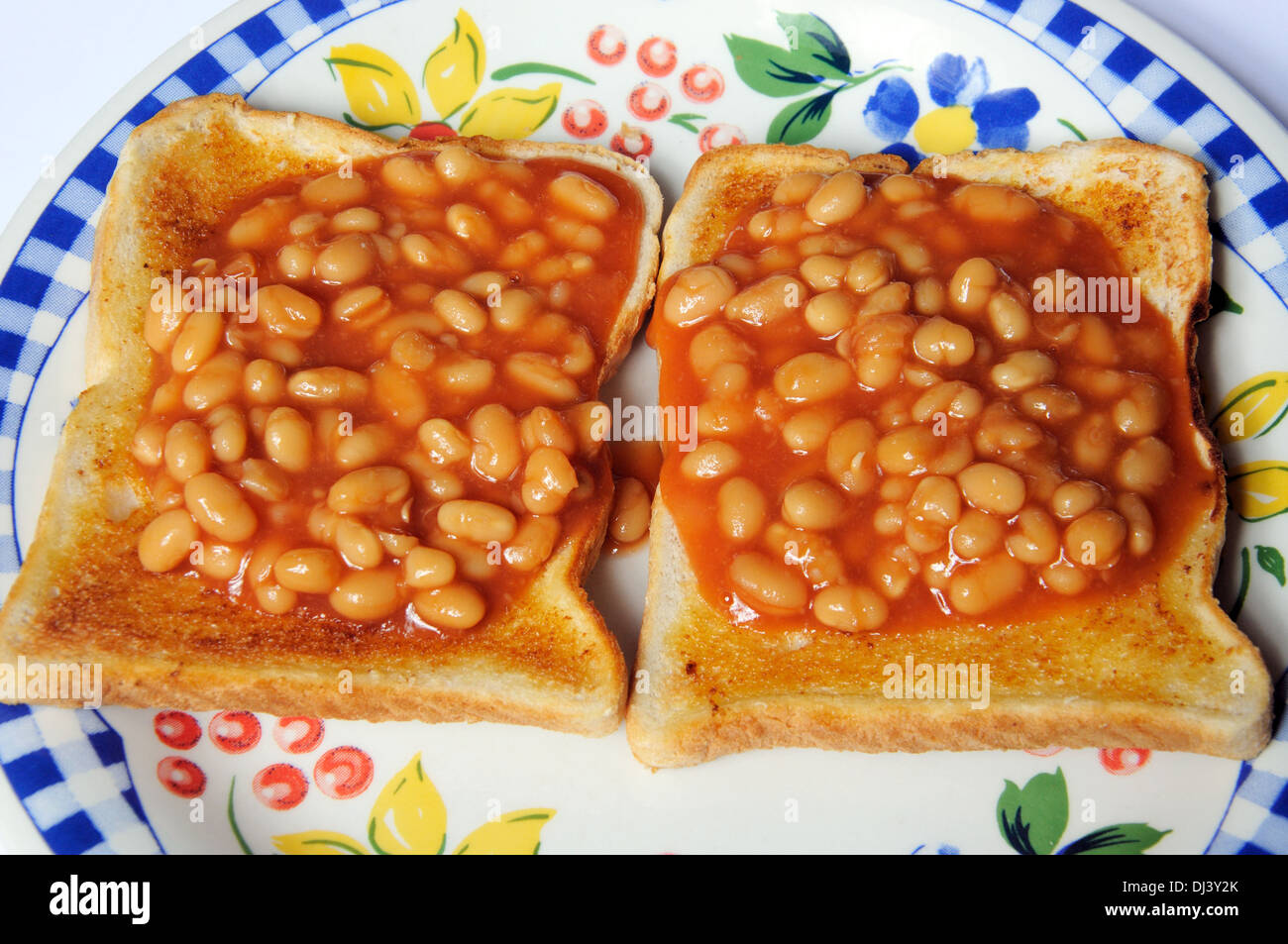 Two rounds of baked beans on toast in tomato sauce Stock Photo Alamy
