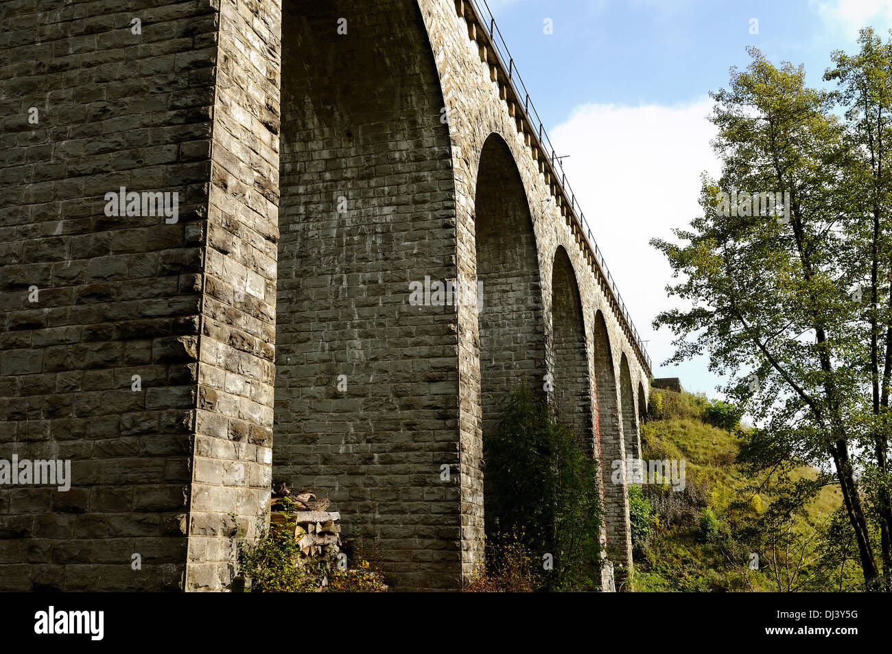 Round arch bridge hi-res stock photography and images - Alamy
