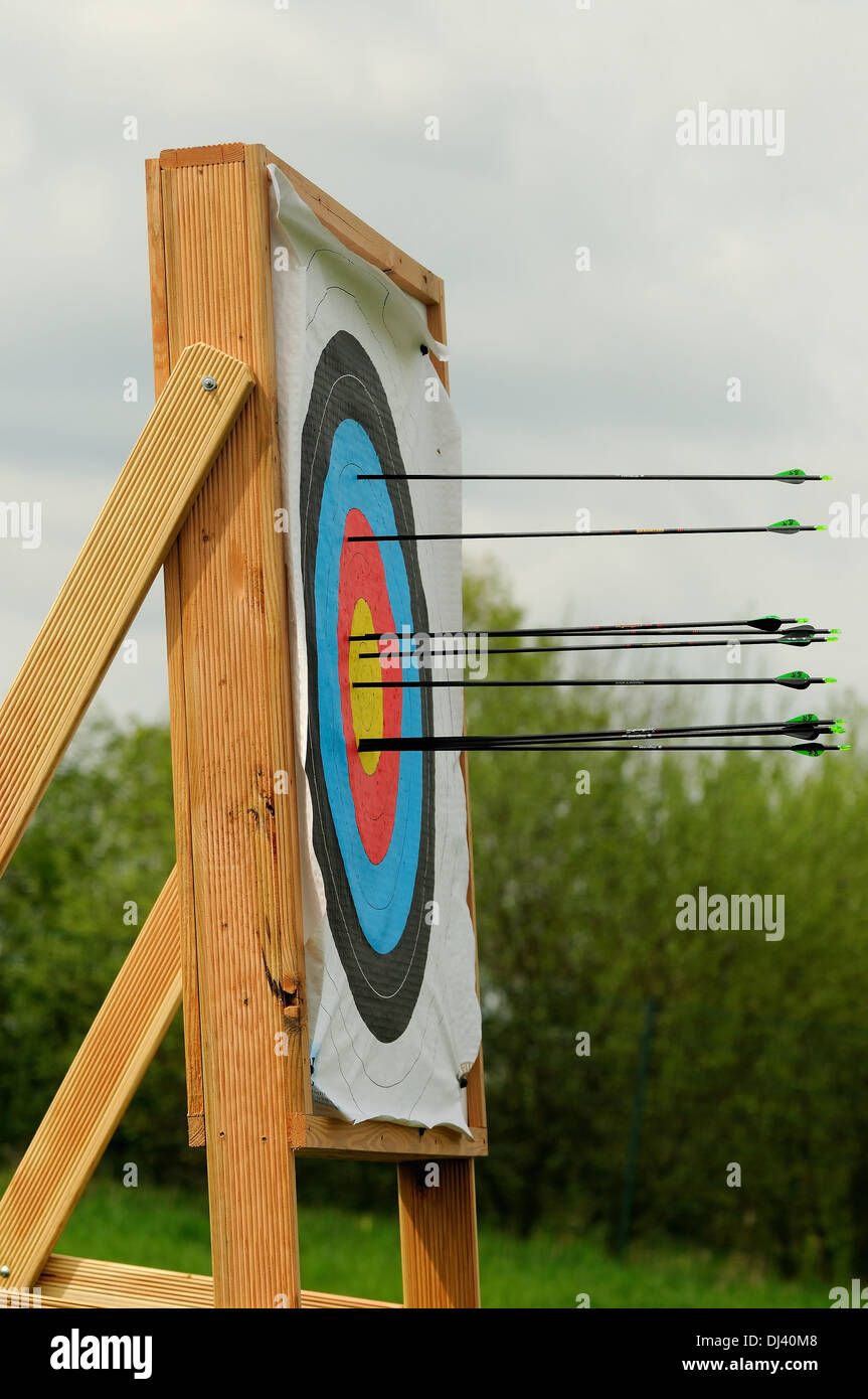 Arrows and bow hires stock photography and images Alamy