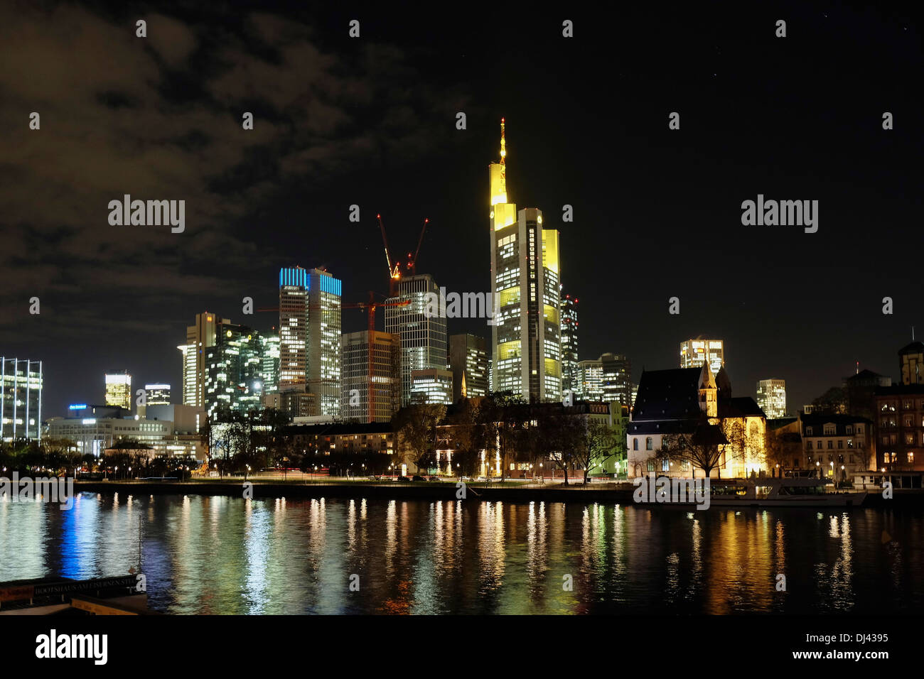 Frankfurt am main skyline at night hi-res stock photography and images ...