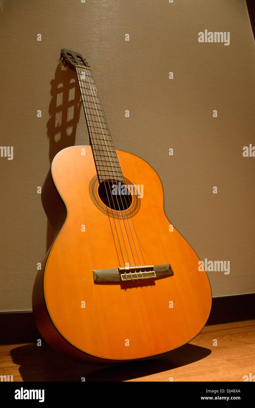 Lean against a wall hires stock photography and images Alamy