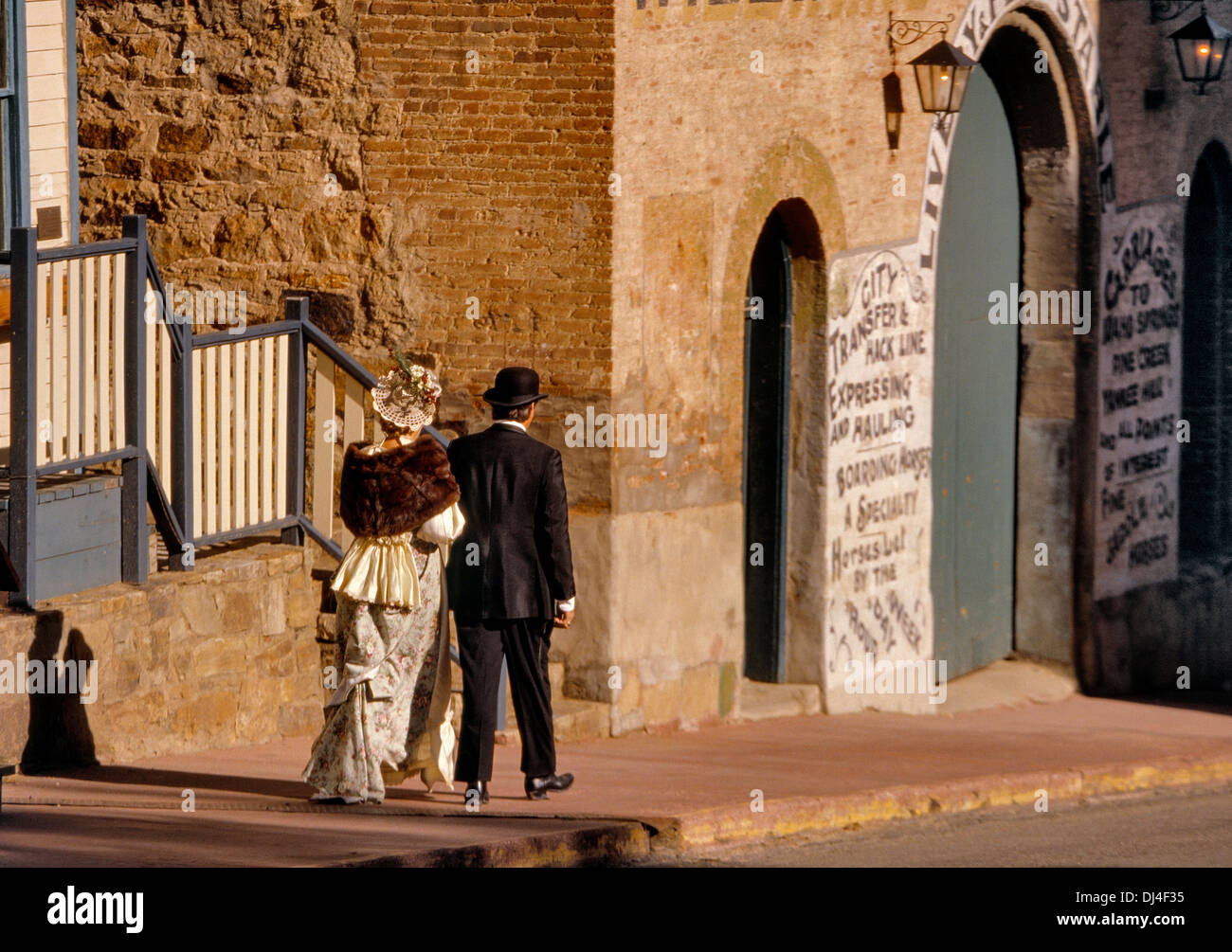 Victorian couple hi-res stock photography and images - Alamy