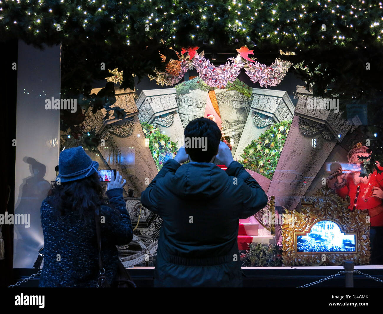 Lord & Taylor 2024 Christmas Windows Photos Livy Sherye