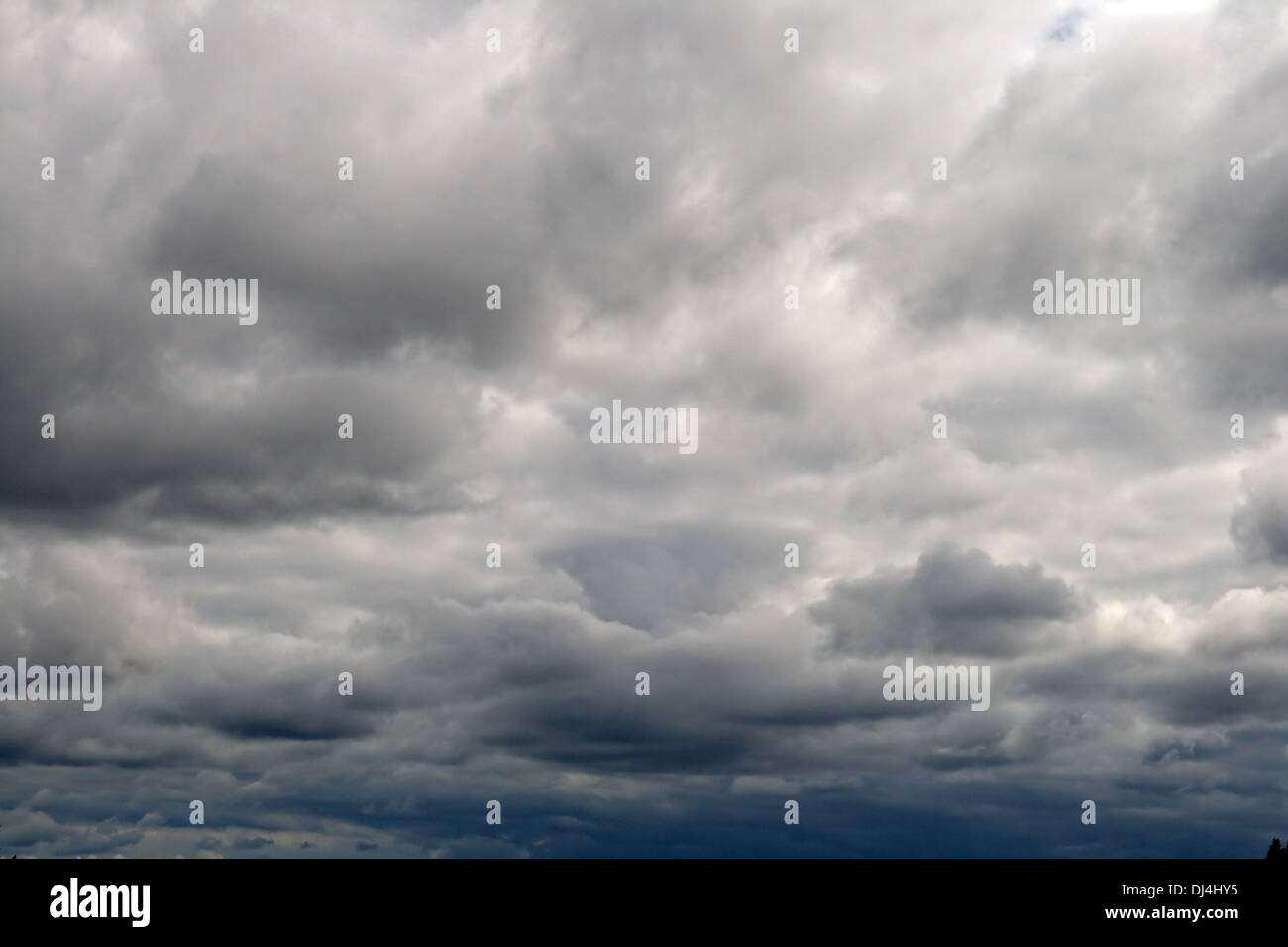 Sky with dark clouds before a thunderstorm Stock Photo - Alamy