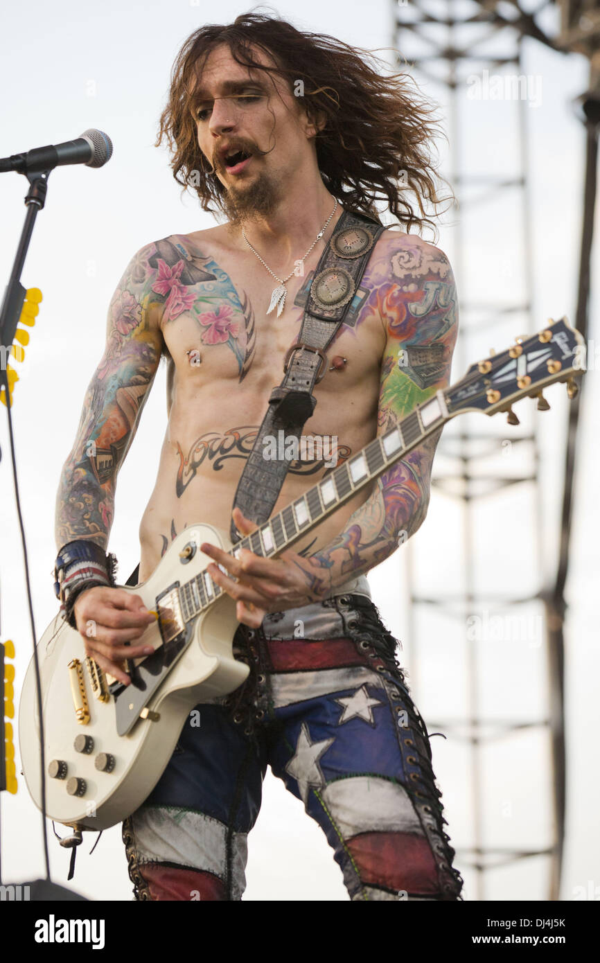 Pryor, Oklahoma, USA. 26th May, 2012. Vocalist JUSTIN HAWKINS of The