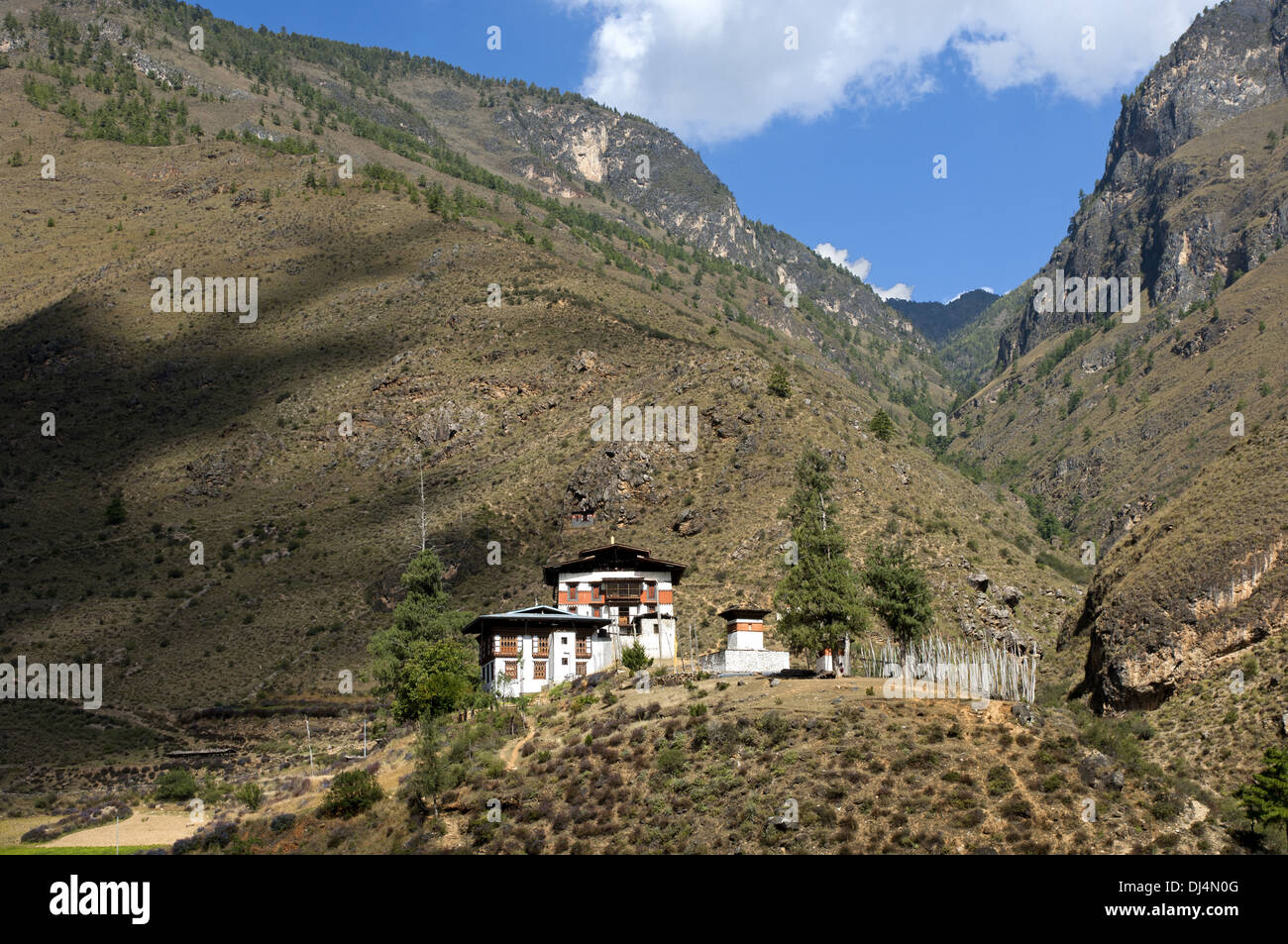 Traditional farm house with chorten, Bhutan Stock Photo