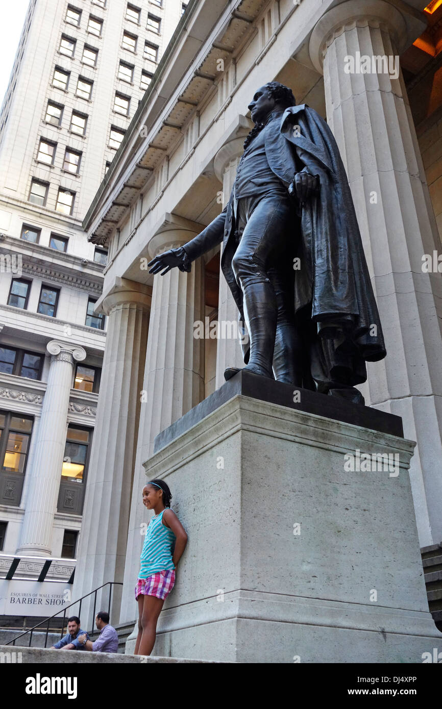 Washington statue on Wall street Stock Photo Alamy