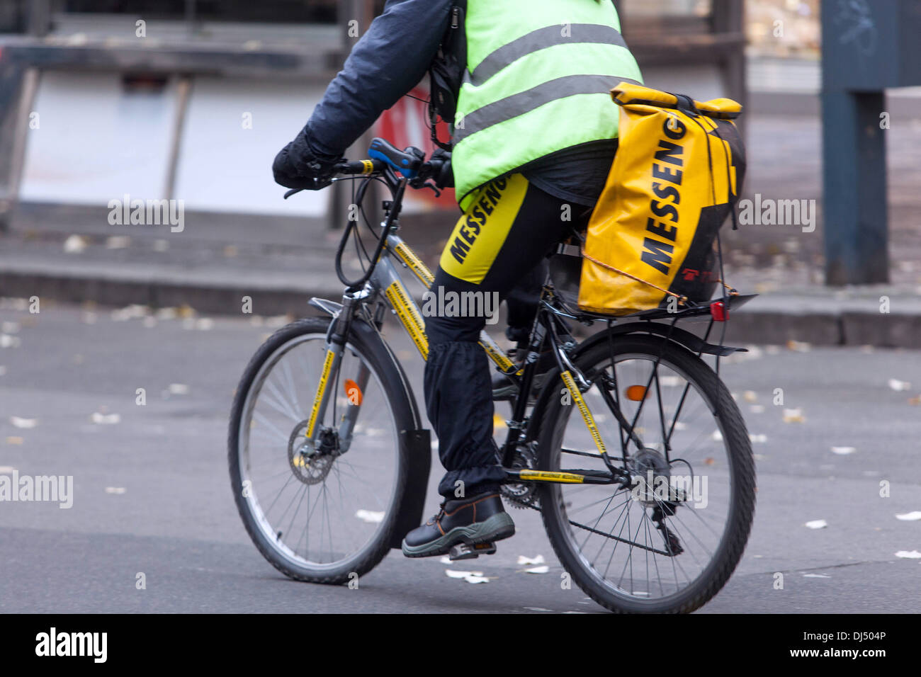 Bike messenger, delivery service Stock Photo