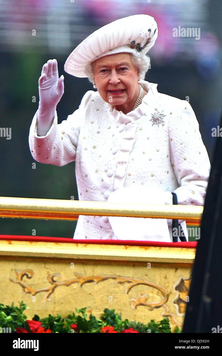 Queen elizabeth diamond jubilee pageant hires stock photography and(02)