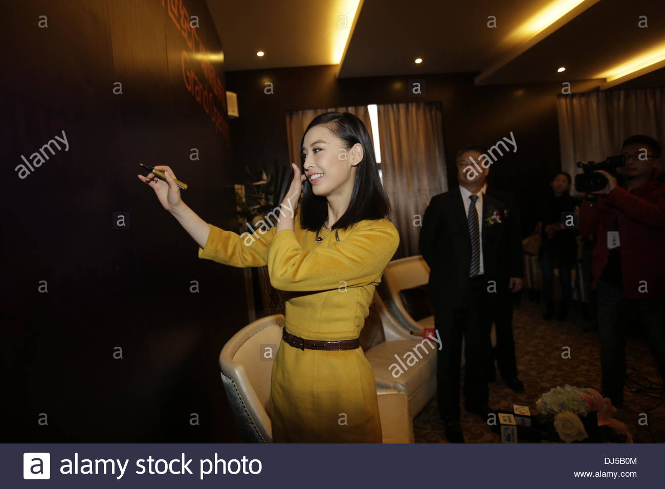 Gaby dela Merced (b. 1982) advise Salli Richardson forecast