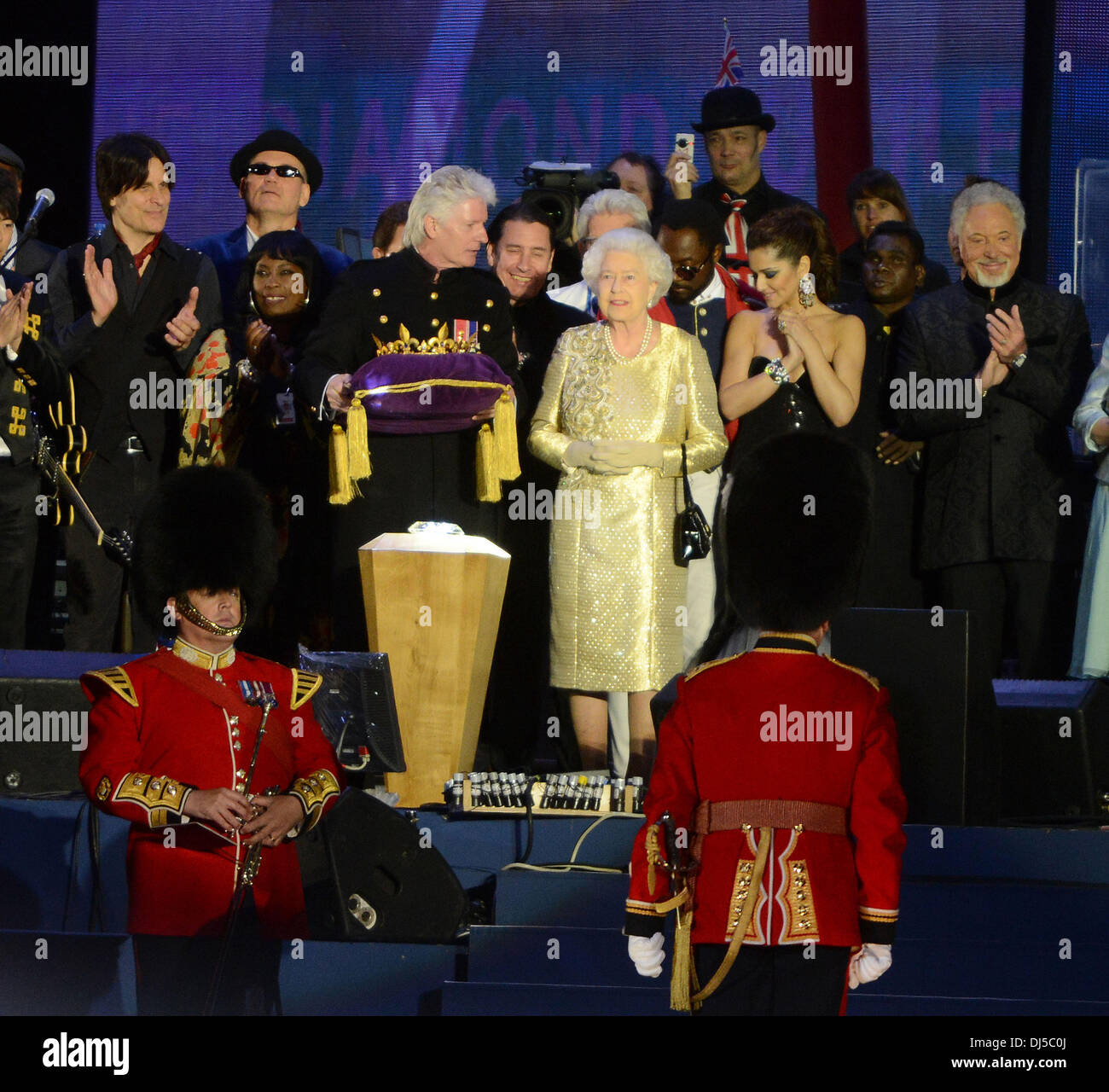 Queen Elizabeth II with Cheryl Cole, Tom Jones, Will.i.am at The Diamond Jubilee Concert at Buckingham Palace. London, England- 04.06.12 Stock Photo