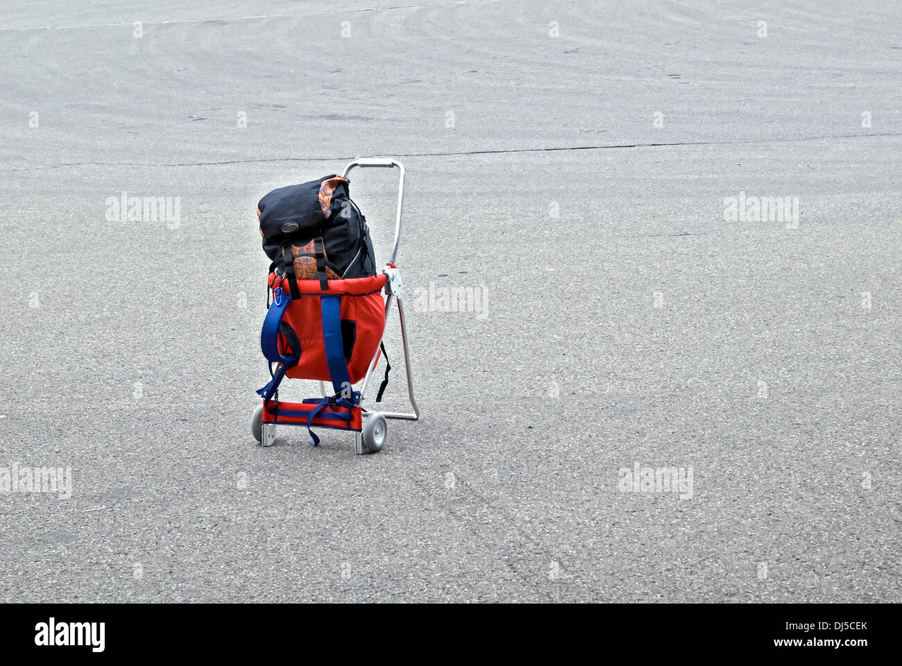 Forgotten Backpack Forgotten backpack hi-res stock photography and images - Alamy