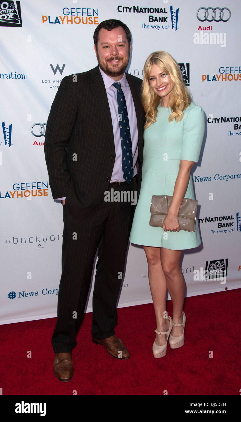 Beth behrs and michael gladis hi-res stock photography and images - Alamy