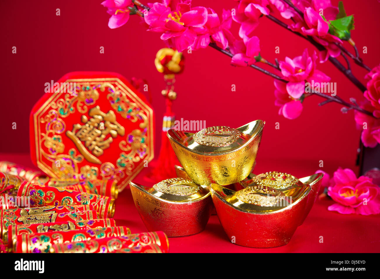 chinese new year decorations,generci chinese character symbolizes gong