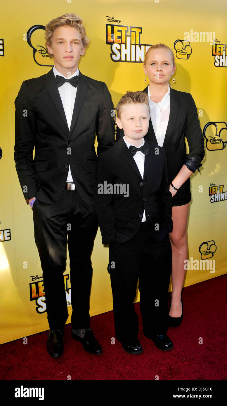Cody Simpson, Tom Simpson, Alli Simpson Disney's 'Let It ...
