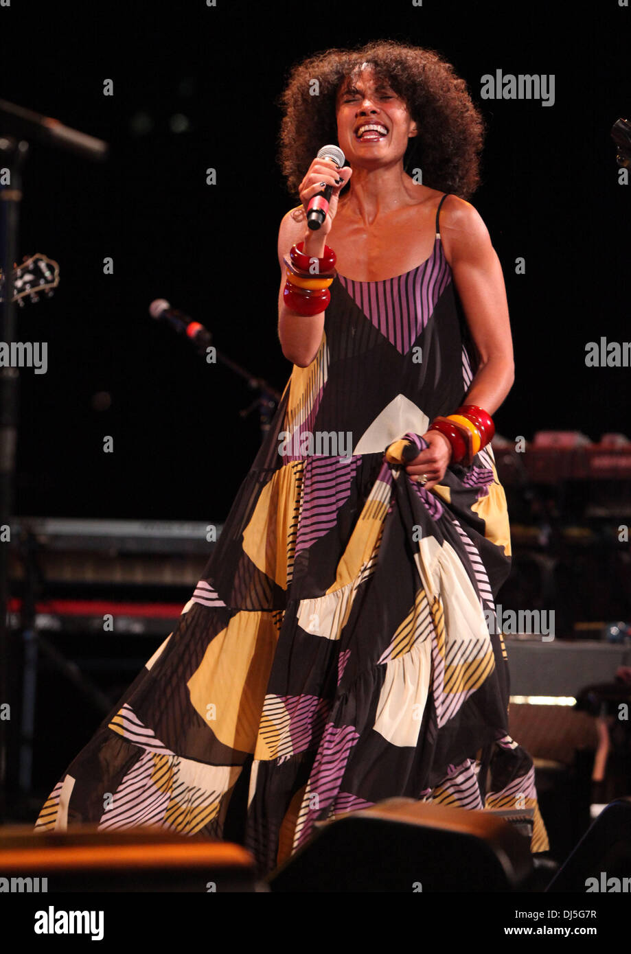 Amel Larrieux