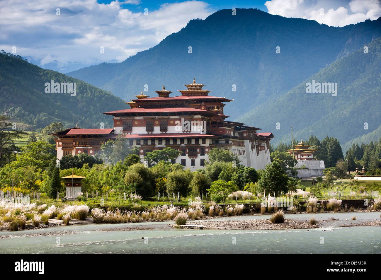 Bhutan, Punakha Dzong at confluence of Mo and Pho Chhu rivers Stock Photo
