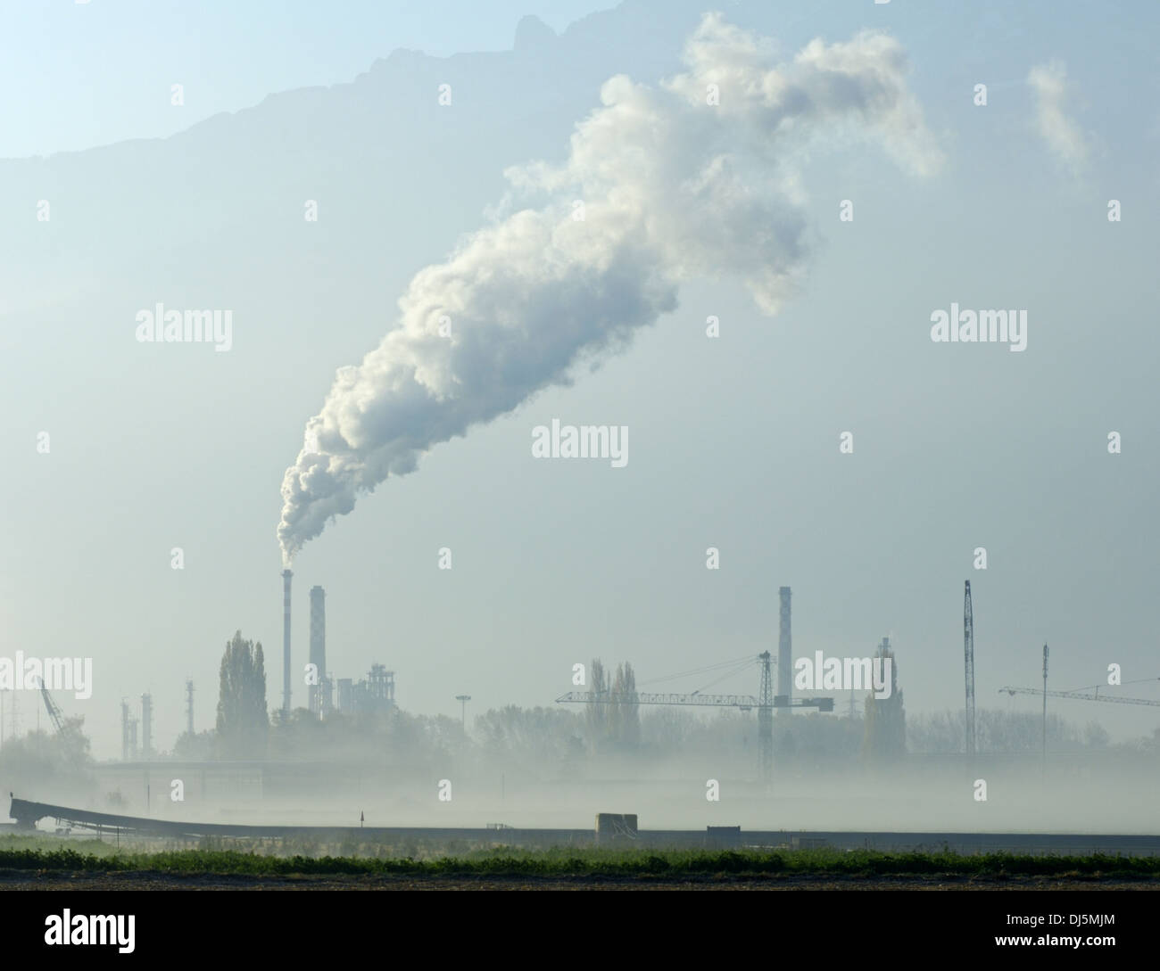Elevated smog levels in an industrial zone Stock Photo Alamy