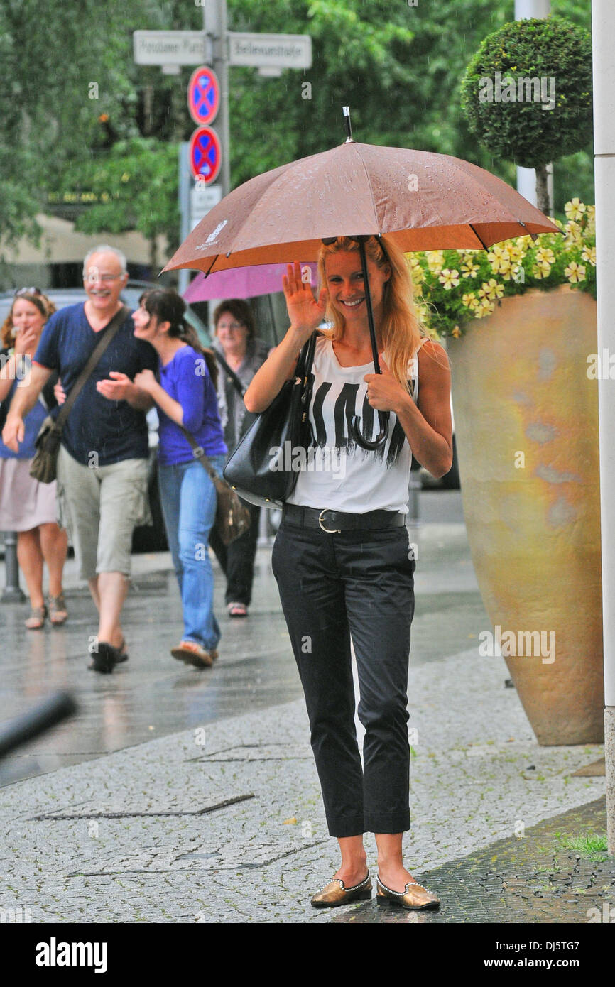 Michelle Hunziker walking her boyfriend Tomaso Trussardi to a hair dresser close to her hotel. Berlin, Germany - 28.07.2012 Stock Photo