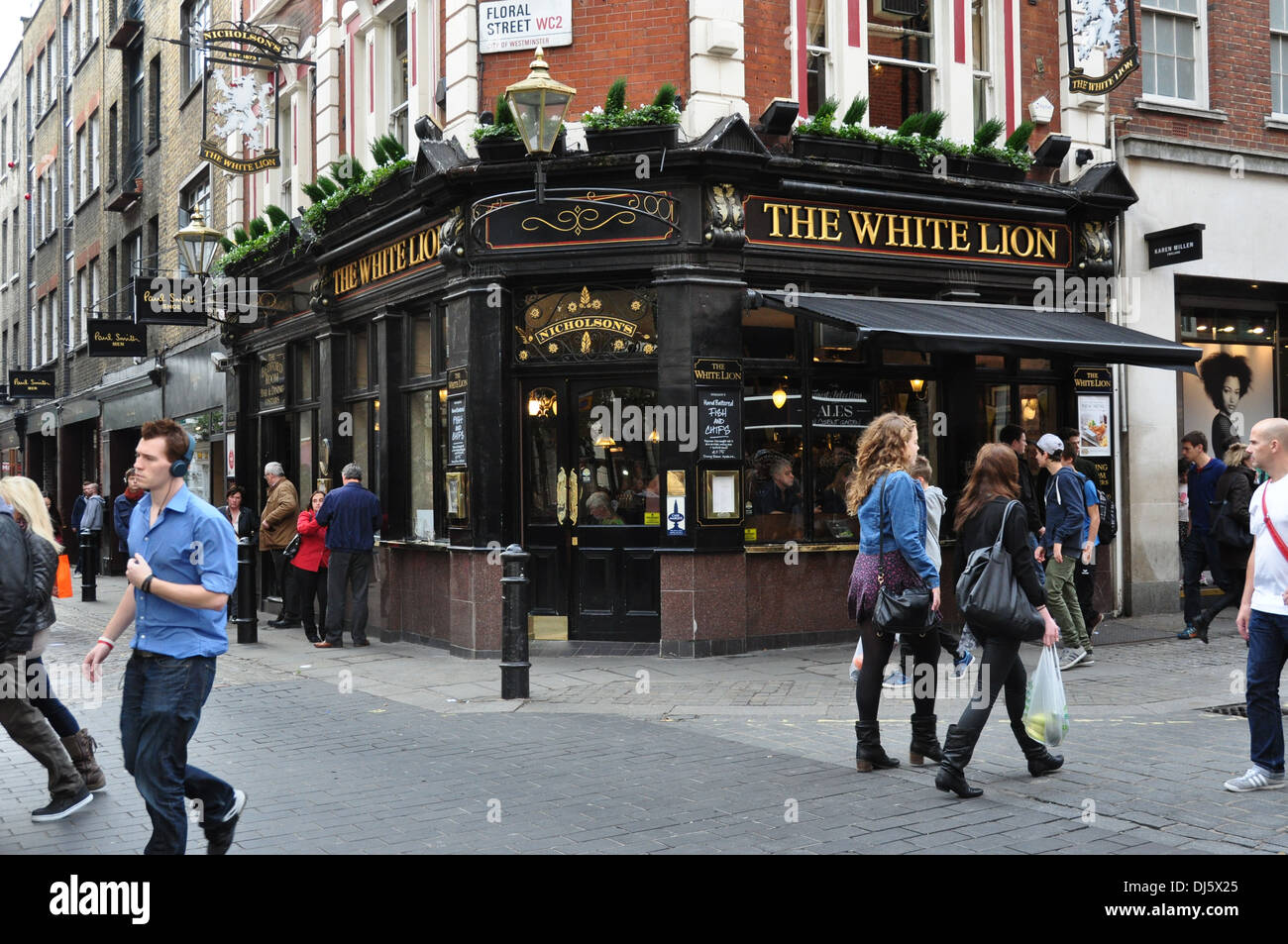 THE WHITE LION PUB CONVENT GARDEN LONDON UK Stock Photo