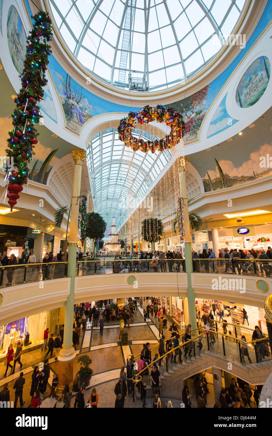 Jewlers in shop trafford centre