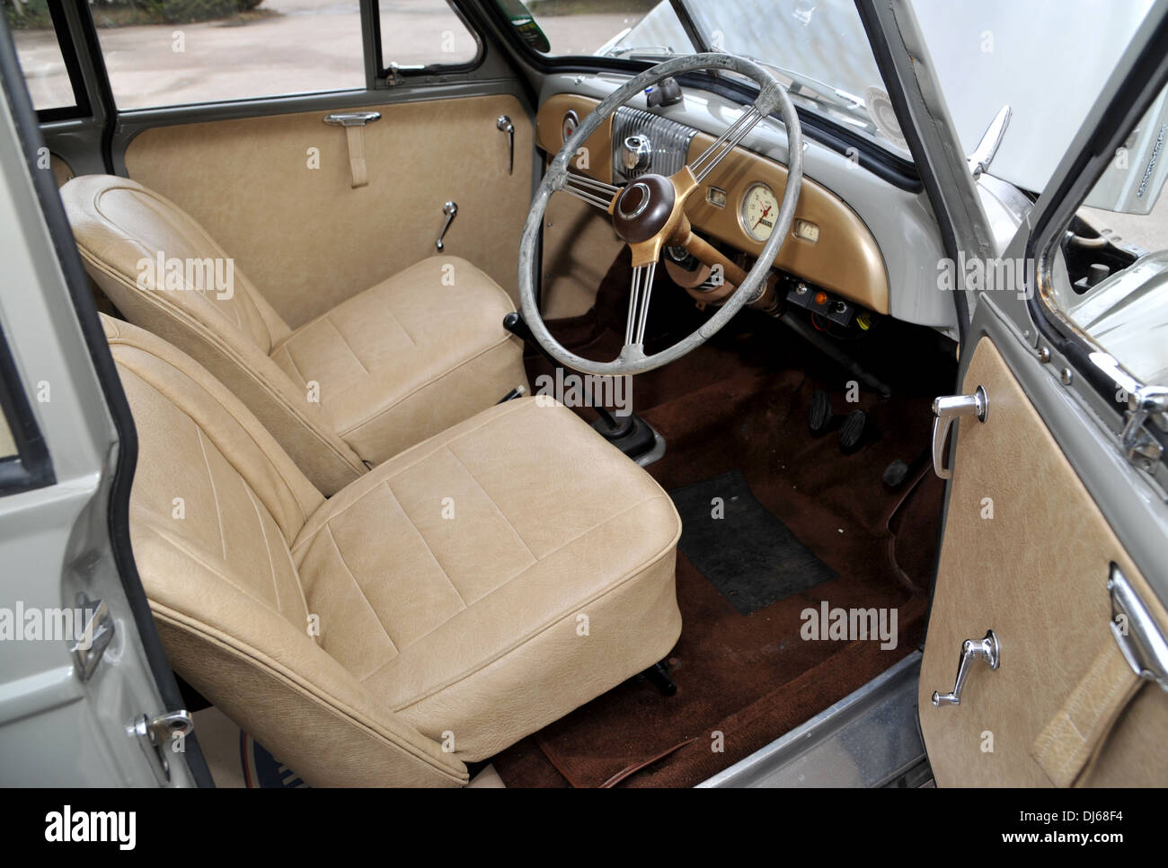 British Classic Car Moggy Morris Minor Sweatshirt - Retro Auto Design