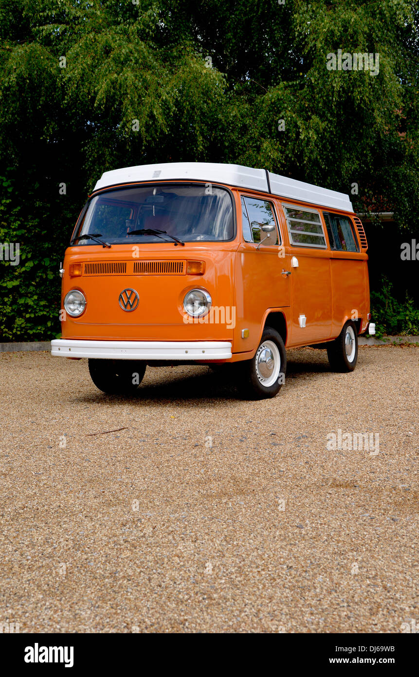 Combi Westfalia 1979 campeur Street Patina